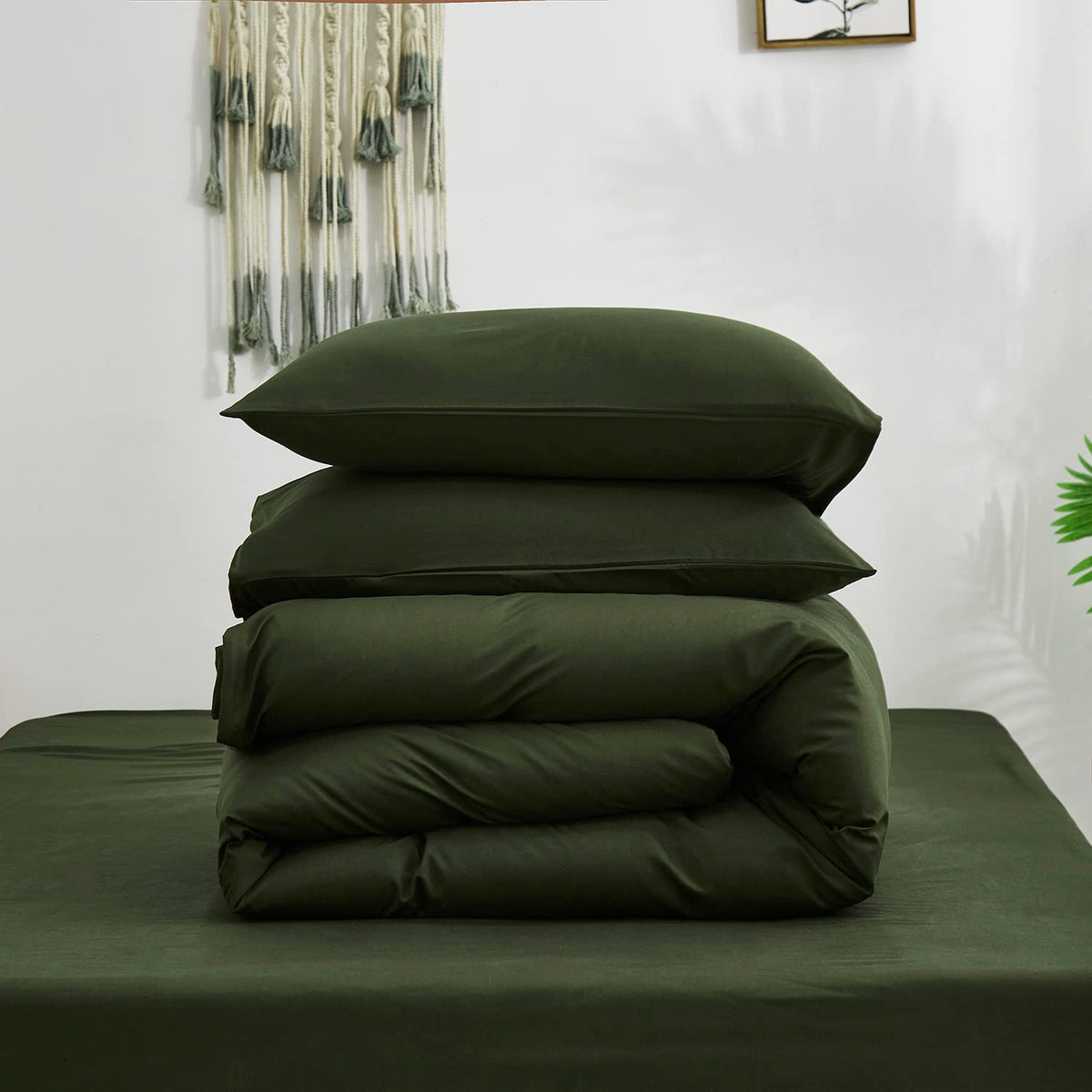 KAREVER Army Green Comforter Queen Dark Green Bedding Set Olive Green Comforter Set Queen Men Breathable 3 PCs Comforter Set 1 Queen Comforter (90x90 inches) with 2 Pillowcases (20x26 inches)