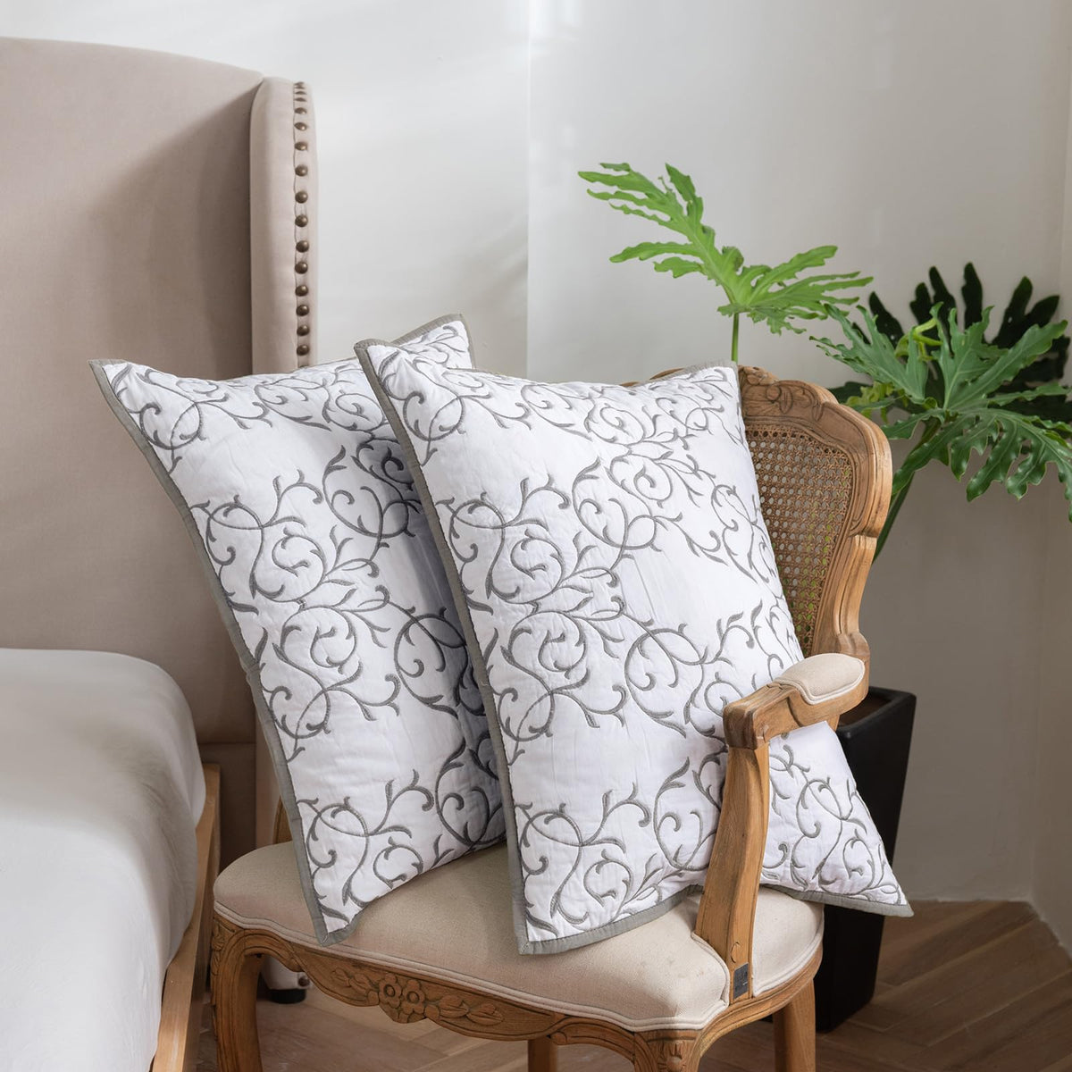 mixinni King Size Quilt 3-Piece Grey Embroidery Floral Pattern Bedspread Coverlet Set, (1 Quilt,2 Pillow Shams)-King Size
