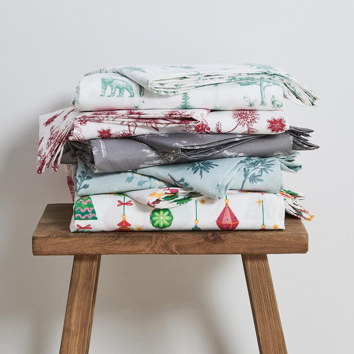 Great Bay Home King Size Floral Microfiber Sheet Set - 4-Piece Ultra-Soft, Brushed Bedding Sheets & Pillowcases - Wrinkle Free, Comfortable, All-Season Bed Sheets (Snowy Botanical)