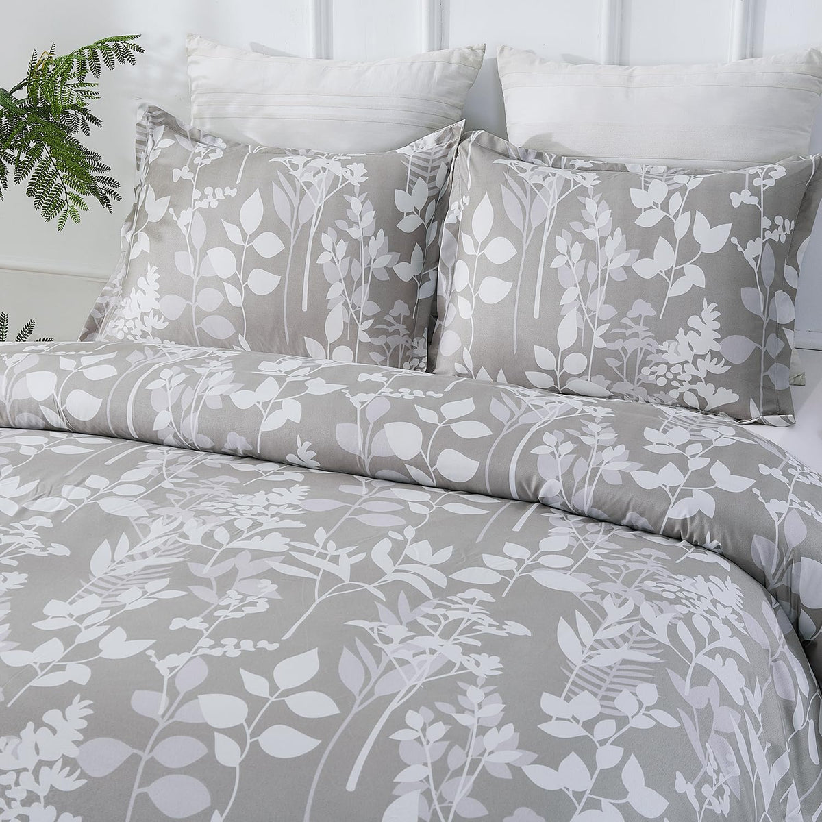 Vaulia Soft Microfiber Floral Duvet Cover King Size, Grey Botanical Print Pattern, Lightweight and Breathable Reversible Design, 3-Piece Set (1 Duvet Cover 2 Pillow Shams)