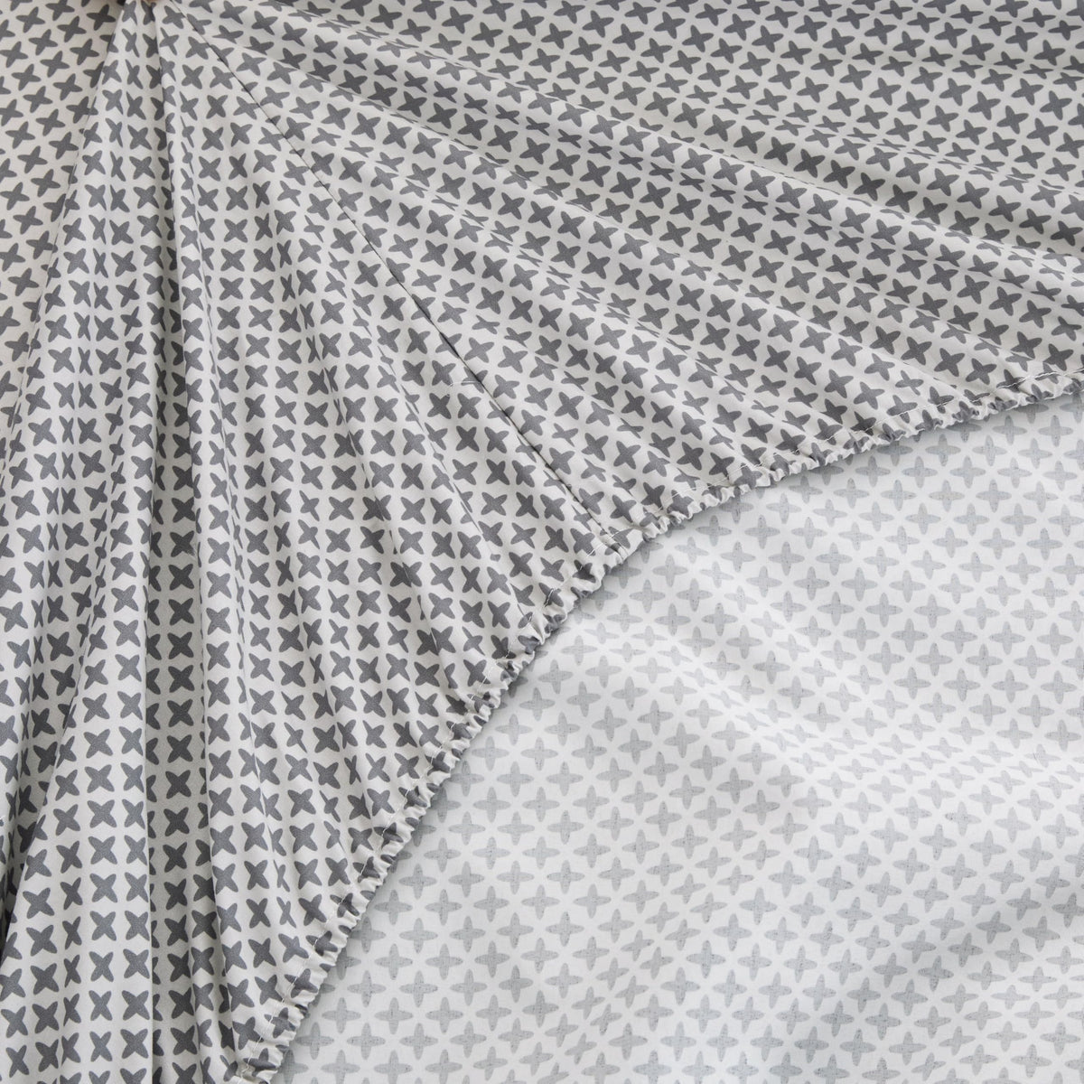 Spirit Linen home 6-Piece King Size Bed Sheet Set - Deep Pocket, Diamond Print Pattern, Soft and Breathable Bed Sheets, Microfiber Material, Includes 1 Fitted, 1 Flat, 4 Pillowcases - Grey Diamond