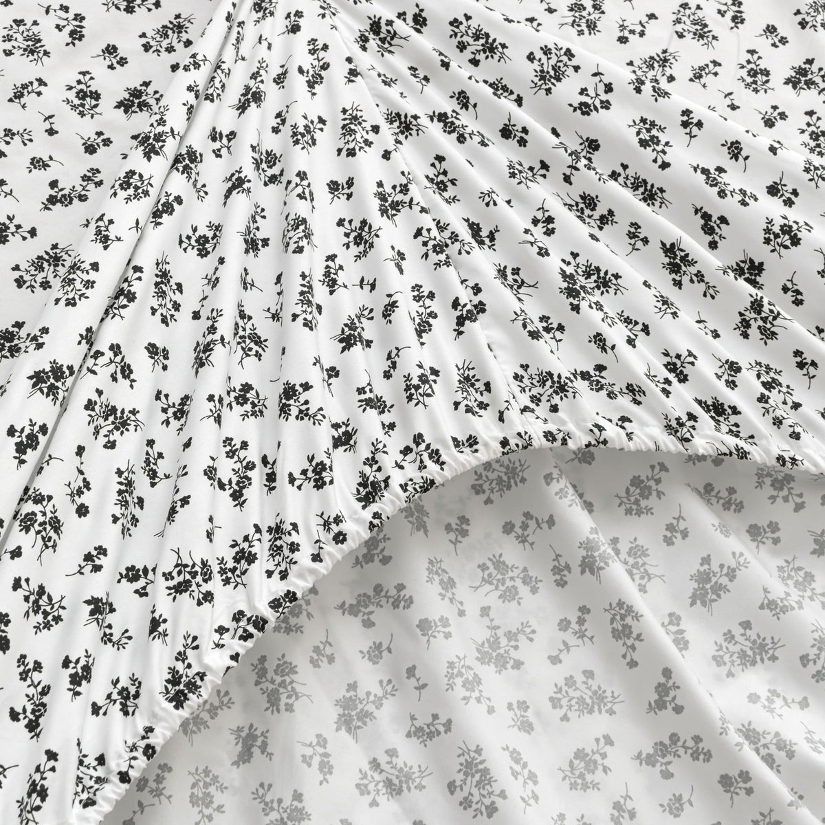 Spirit Linen home 6-Piece King Size Bed Sheet Set - Deep Pocket, Floral Pattern, Soft and Breathable Bed Sheets, Microfiber Material, Includes 1 Fitted, 1 Flat, 4 Pillowcases - Black Ditsy Floral