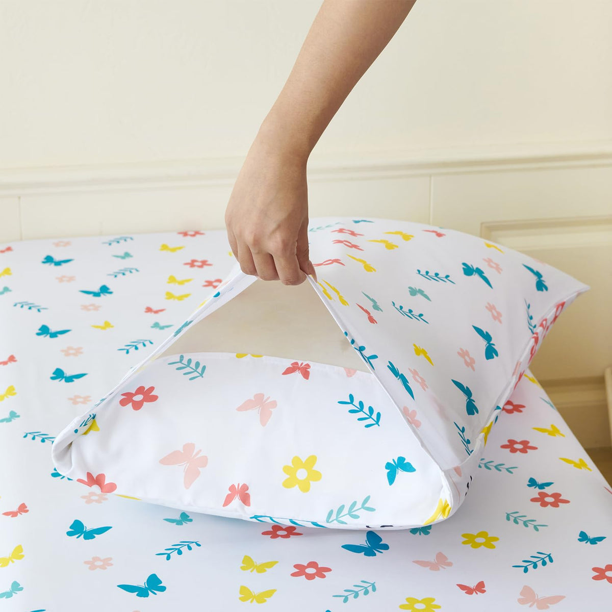 PERFEMET Girls Toddler Bedding Colorful Flower Blossom Comforter Set Butterfly Print Toddler Bedding Sets Ultra Soft Lightweight Bed-in-A-Bag for Toddlers(4 Pieces, White)