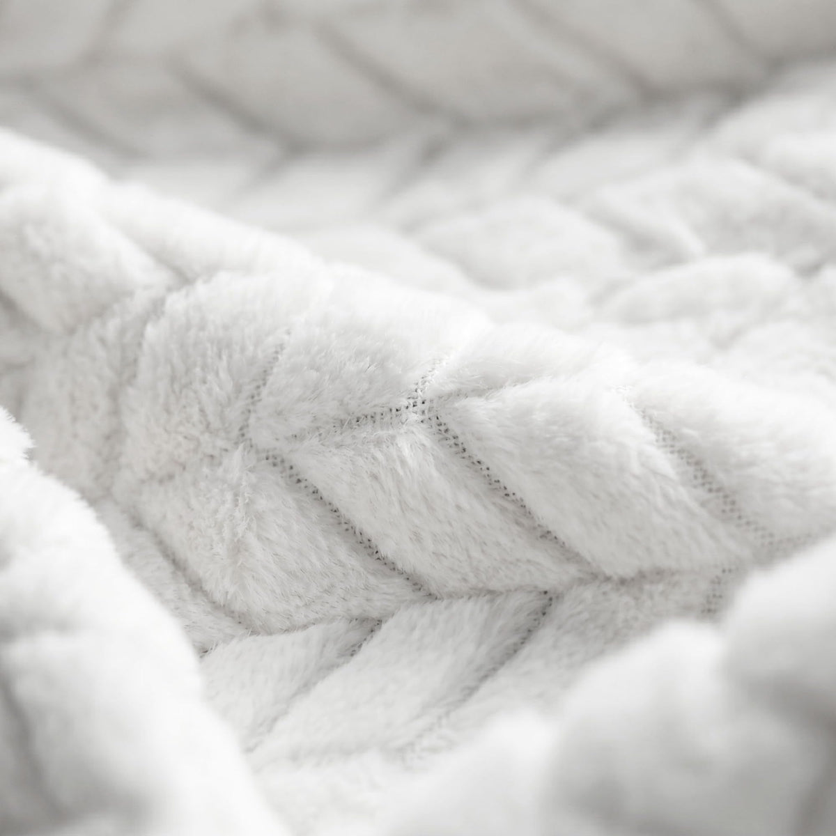 Superior Hope Herringbone Fluffy Fleece Blanket, Soft Plush Embossed Chevron Throw for Couch, Bed and Living Room Decor, Bedroom Essentials, Cozy Lightweight All Season Cover, King Size, White