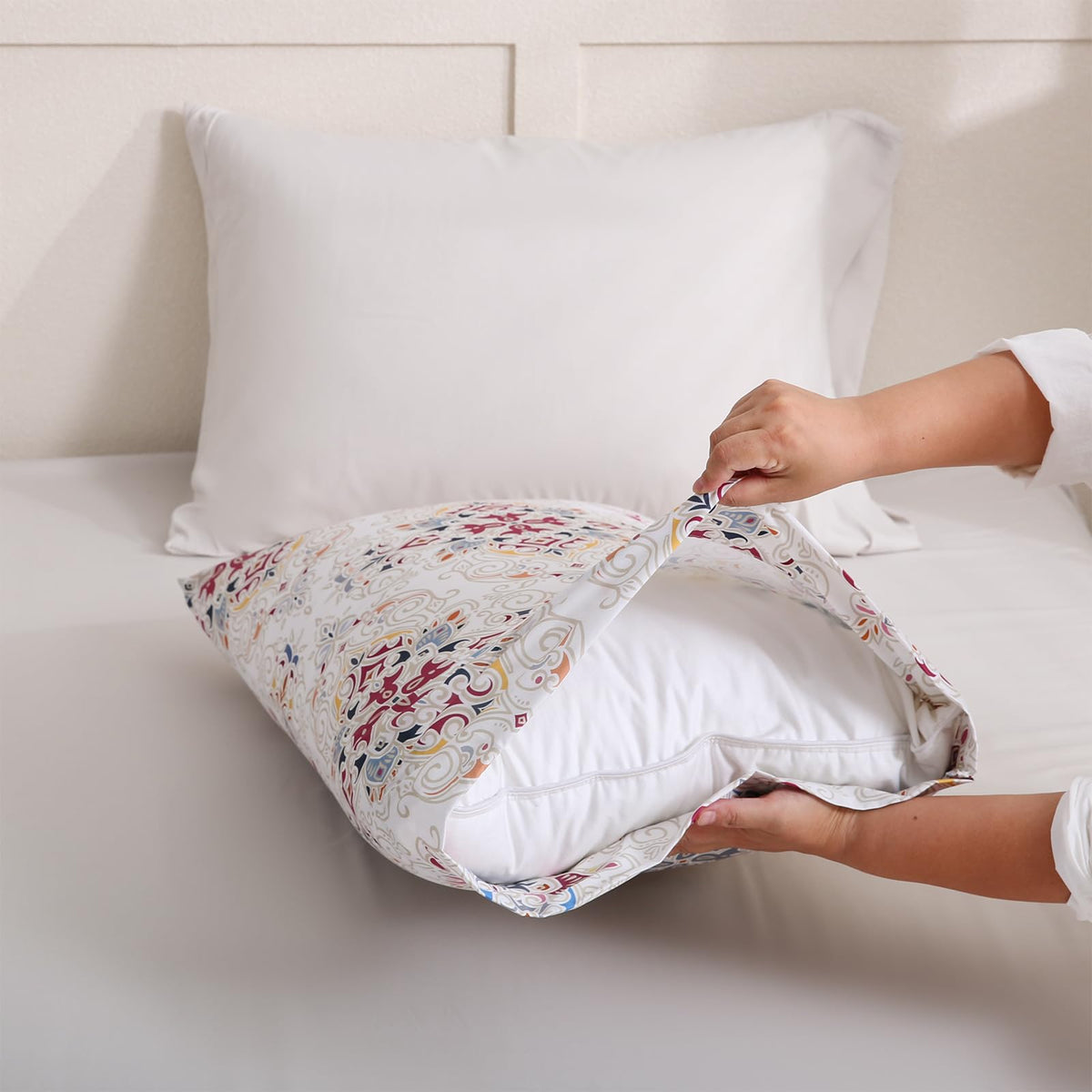 LONAVA Boho Queen Size 6 Pcs Sheet Set, Breathable Microfiber Deep Pocket Concrete Fitted Sheets, Comfy & Breathable Patterned Flat Sheets,4 Gentle Soft Pillowcases, Cream Pasliey