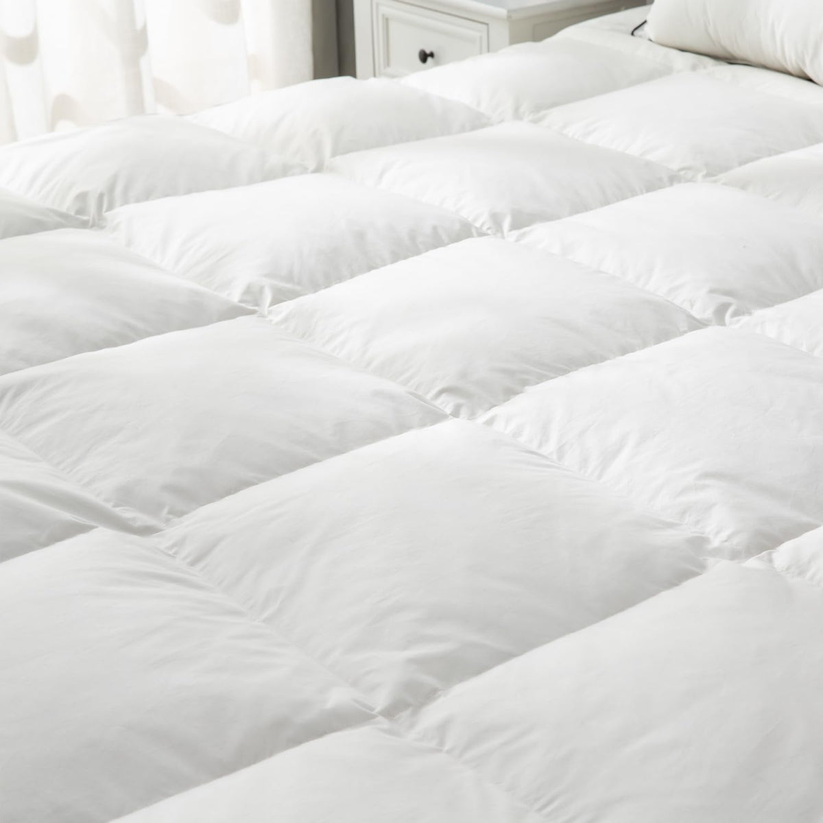 ROSE FEATHER Goose Down Feather Mattress Topper,Queen Down Mattress Protector Cover with Straps,Plush Soft Fluffy Baffled Pillowtop,Hypoallergenic Featherbed Cooling Pad All-Season Luxury(60x80 inch)