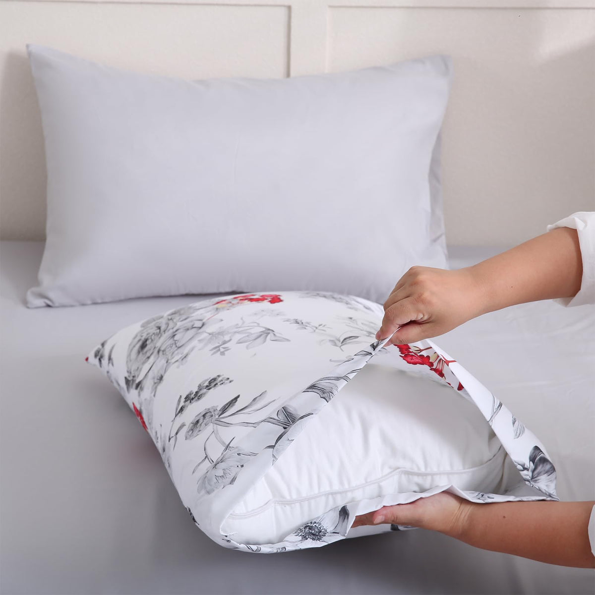 LONAVA Flower Queen Size 6 Pcs Sheet Set, Breathable Microfiber Deep Pocket White Fitted Sheets, Comfy & Breathable Patterned Flat Sheets,4 Gentle Soft Pillowcases, Gothic Rose