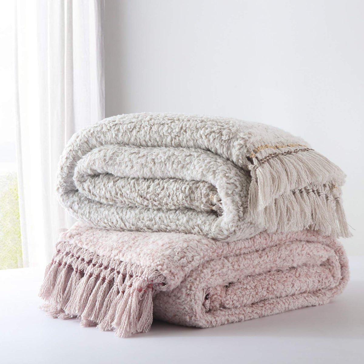 Ultra Soft Cozy Sherpa Throw Blanket with Tassel, Light Weight Warm Decorative 2 Tones Ombre Light Brown Pattern Reversible Boho Style Blanket for Sofa, Couch, Bedroom,Travel, 50”x60”