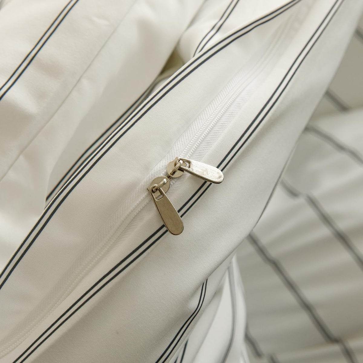 CLOTHKNOW Striped Duvet Cover Sets Queen White and Black Bedding Sets Farmhouse Bedding Duvet Cover Sets Soft Boho Bedding Queen