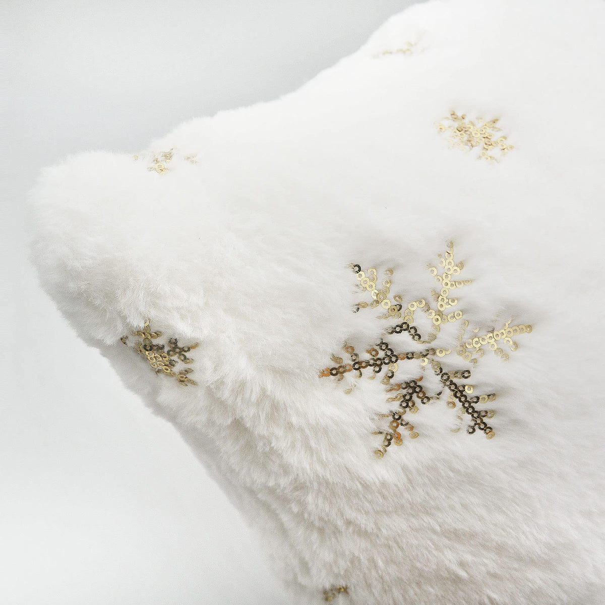 LIGICKY Set of 2 Fluffy White Faux Fur Pillow Covers with Gold Sequin Snowflakes Throw Pillows Decorative Soft Furry Sparkling Square Cushion Cases for Sofa Bedroom Party Décor, 18 x 18 inch