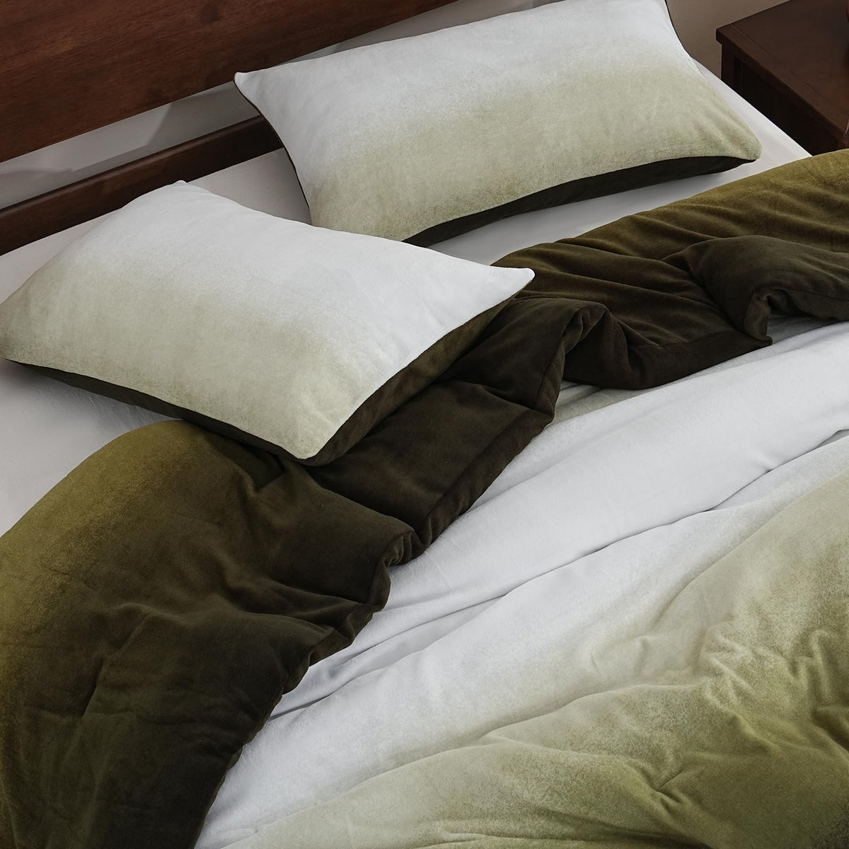 Bedbay Ombre Green Plush Fleece Comforter Set King Ultra Soft Velvety Bedding for Winter Thick Warm Cozy Gradient Quilt Set 3 Pcs All Season Fluffy Velvet King Bed Set with 2 Pillowcases