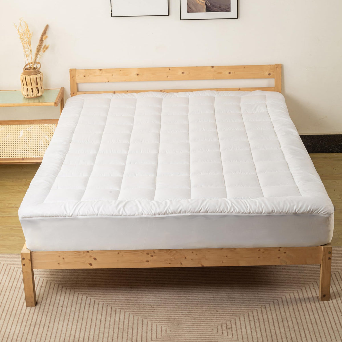 Treaton, Quilted Fitted Mattress Pad – Fitted Elastic Quilted Protector, Cover Stretches up to 18 Inches Deep Pocket - Machine Washable Topper, Full, White