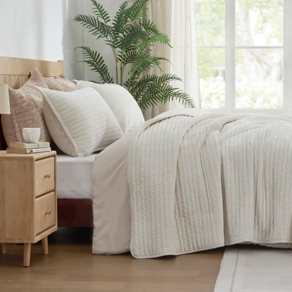 BEDELITE Velvet Quilt Set King Size - Luxury Soft Velvet Comforter Bedding Set for All Season, Lightweight Quilted Channel Stitch Oversized Bedspread Coverlet with 2 Matching Shams, Ivory White