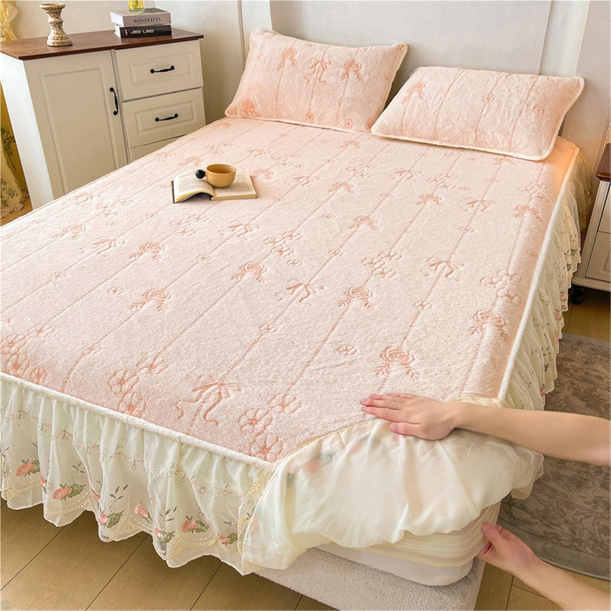 Elastic Bed Sheets, Ultra Thick & Soft Fluffy Velvet Velvet Fitted Sheet, Thickened Luxury Bottom Sheet, Bedsheet Bed Sheet Mattress Protector, Machine Washable and Non-Fade(Pink B,2*Pillow Cover)