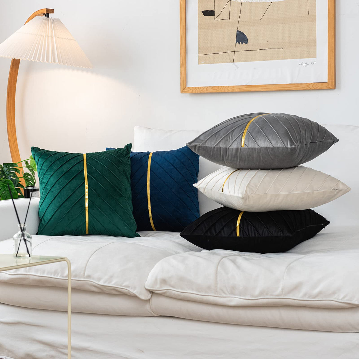 WACOMECO Velvet Throw Pillow Covers, Pack of 2 Soft Gold Decorative Cushion Covers for Couch Sofa Living Room Home Decoration, Emerald Green, 18x18 inch