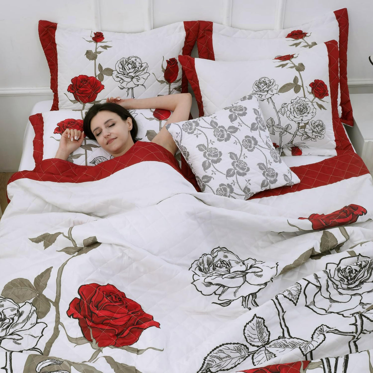 EVENHUG Quilt Queen Size Red Rose Bedding Set Floral Bedspread Lightweight Reversible Bed Cover with 2 Pillow Shams for All Seasons 3 Pieces (92"X96")