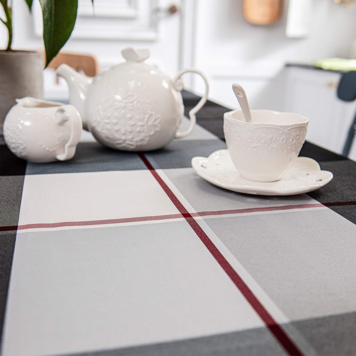 Melodieux Rectangle Plaid Check Tablecloth Spill Proof Water Wrinkle Resistant Table Cover Holiday Party Outdoor Checkered Tabletop Decoration Kitchen Dining Room, 60" x 120", Black