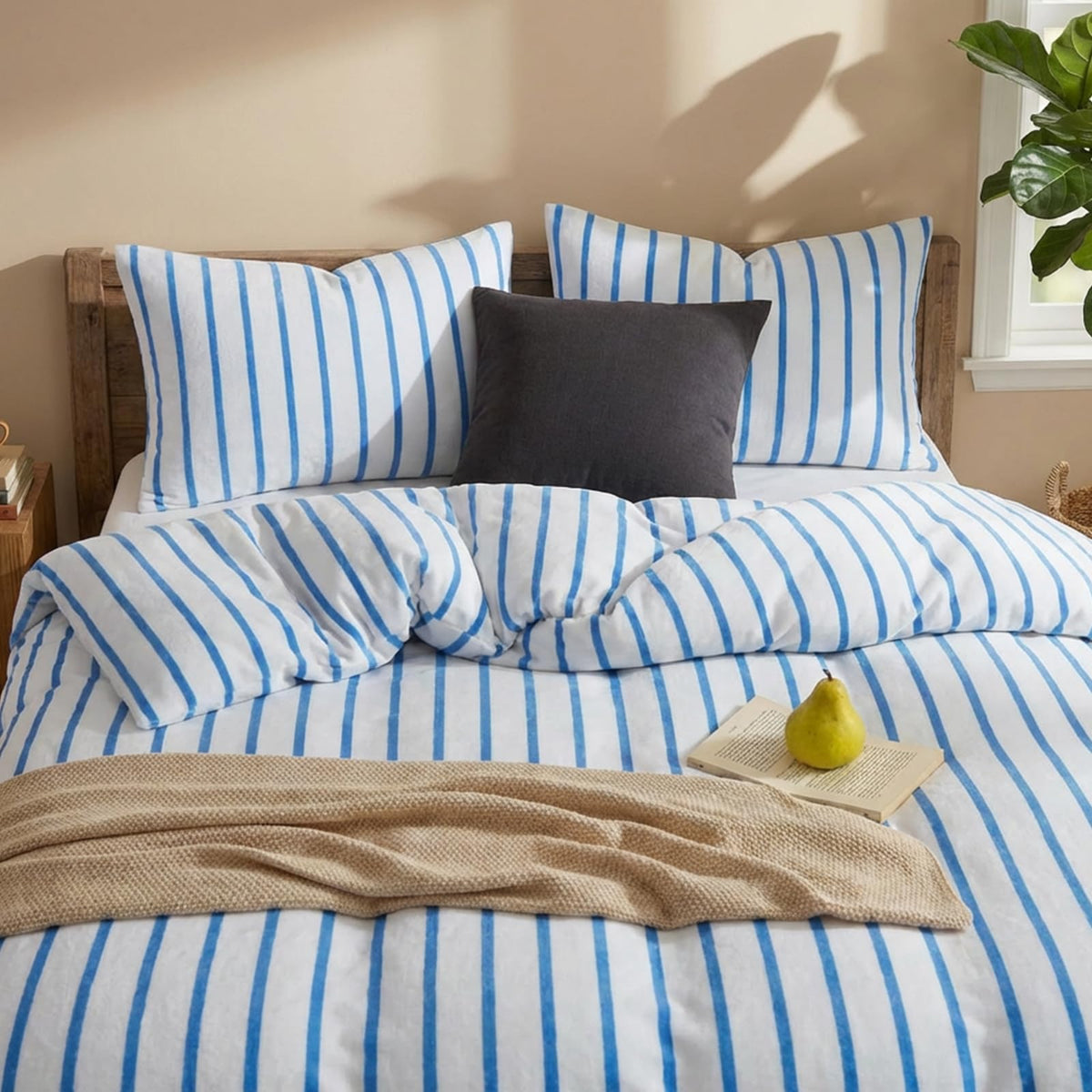 Bedbay Blue Striped Comforter Set King Size Microplush Fleece Bedding Set Ultra Soft & Warm Flannel Velvet Comforter Set 3 Pcs Blue White Stripes Pattern King Bed Set for All Seasons