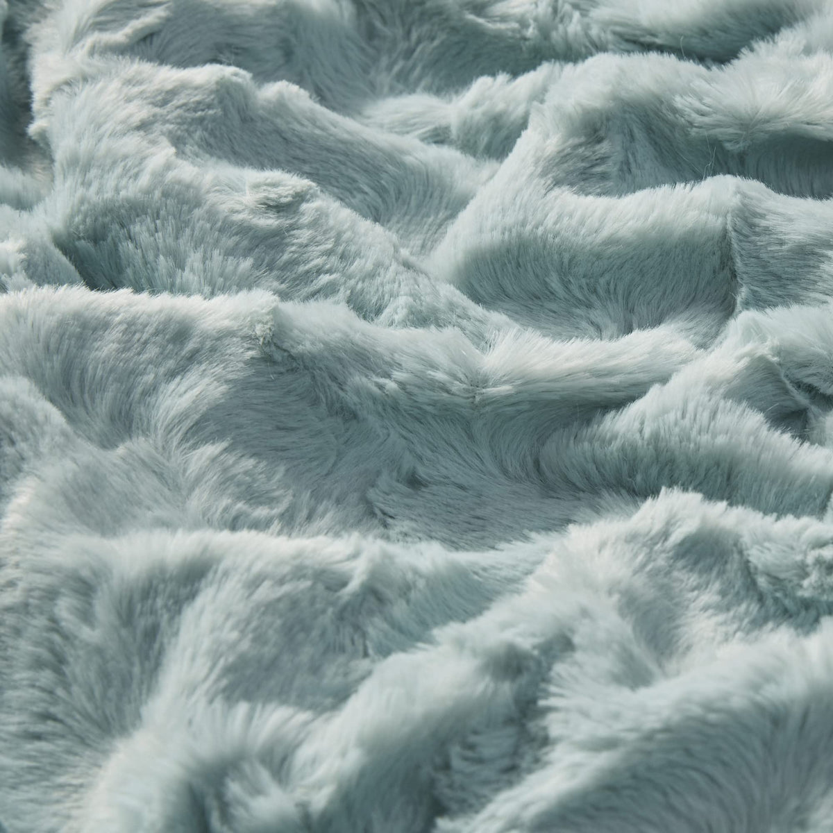Madison Park Zuri Soft Plush Luxury Oversized Faux Fur Throw Animal Stripes Design, Faux Mink On The Reverse, Modern All Seasons Blanket for Bed, Sofa Couch, Office, Aqua, 60x70