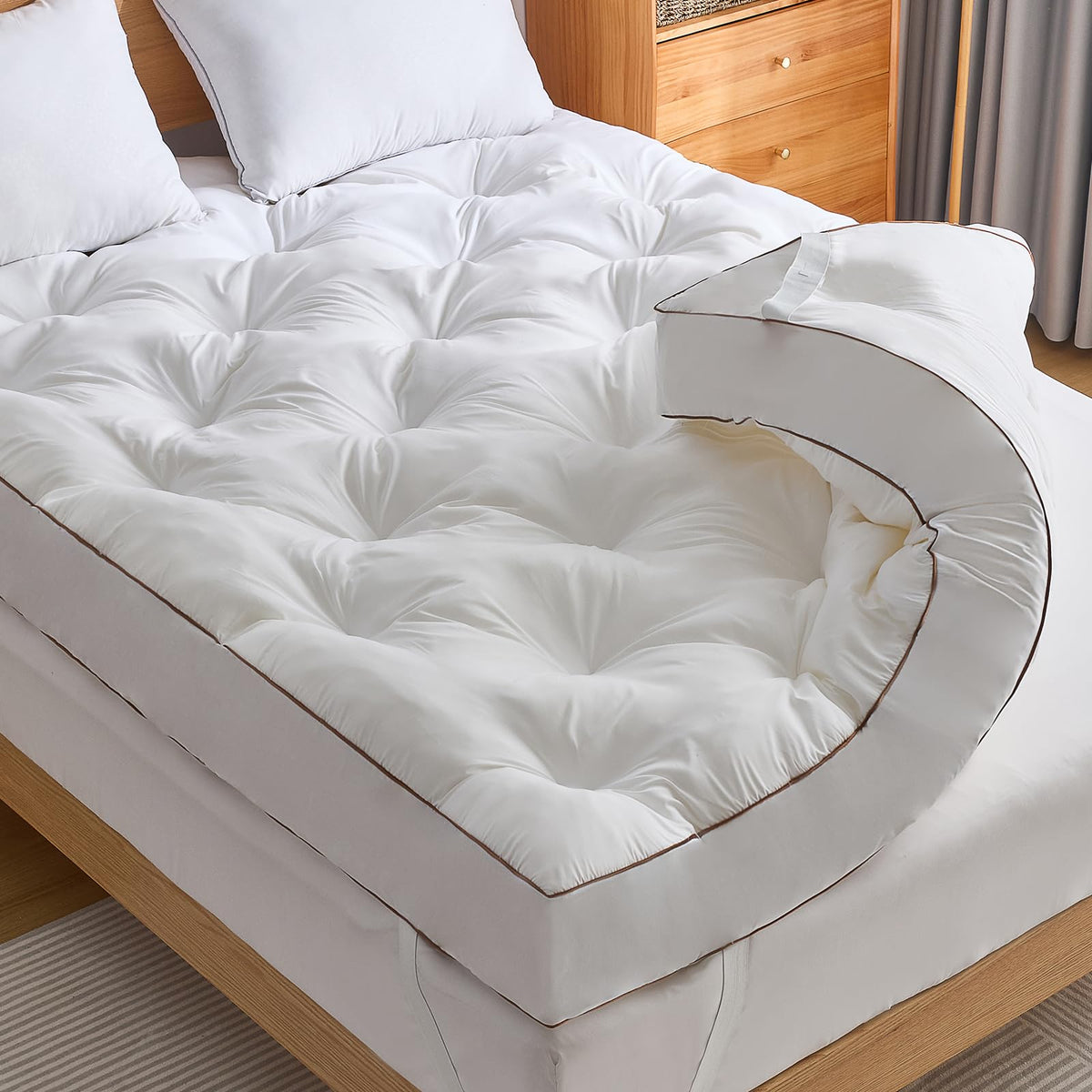 WhatsBedding 4 Inch Memory Foam Mattress Topper King for Back Pain, Filled with Fluffy Gel Memory Foam, Soft and Thick Supportive Mattress Topper, 4 Stable Anchor Elastic Straps