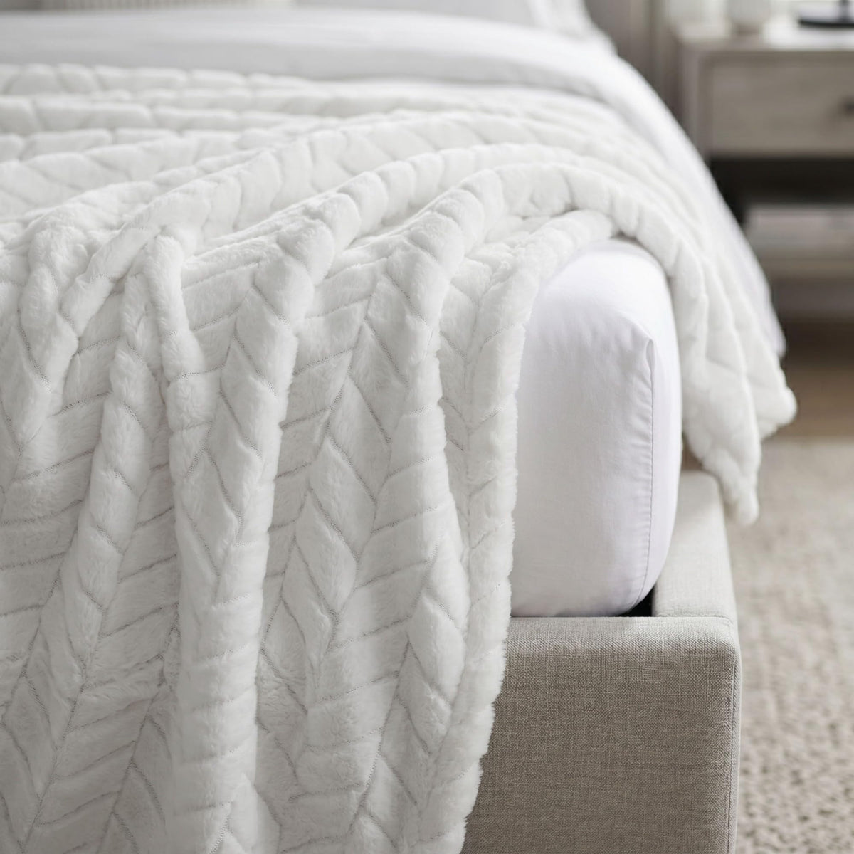 Superior Hope Herringbone Fluffy Fleece Blanket, Soft Plush Embossed Chevron Throw for Couch, Bed and Living Room Decor, Bedroom Essentials, Cozy Lightweight All Season Cover, King Size, White