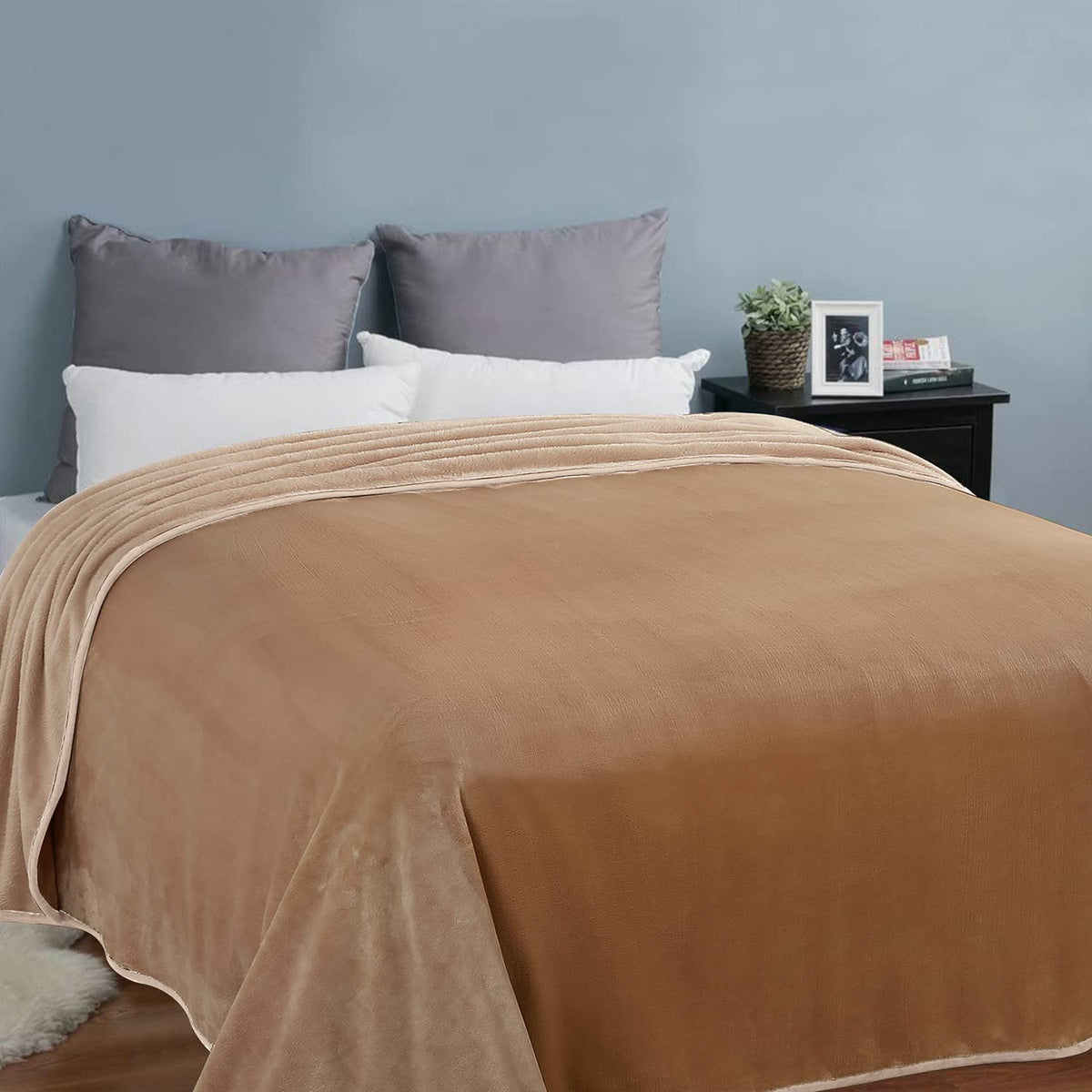 EASELAND Soft Blanket Warm Fuzzy Microplush Lightweight Thermal Fleece Blankets for Couch Bed Sofa,California King 102X108Inch,Camel