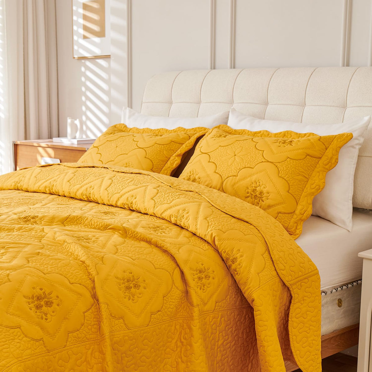 Cmfshape Floral Embroidery Quilt Set,3 Pieces Queen Quilt Bedding Set,Classic Diamond Pattern Quilts,Ultra Soft Lightweight Reversible Bedspread Coverlets for All Season(Gold,90"x90")