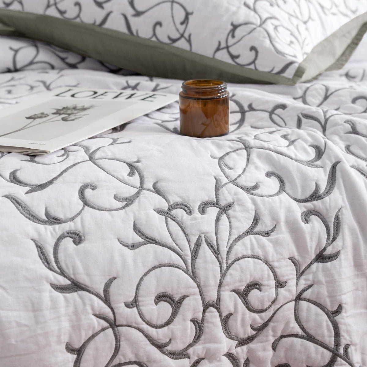 mixinni King Size Quilt 3-Piece Grey Embroidery Floral Pattern Bedspread Coverlet Set, (1 Quilt,2 Pillow Shams)-King Size