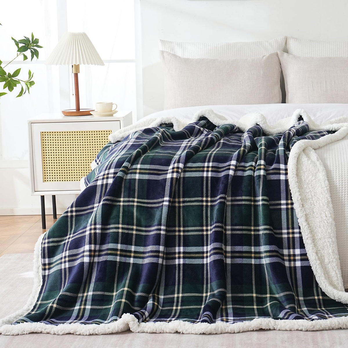 Gracelife Sherpa Fleece Throw Blanket for Couch, Fluffy Plush Warm Fuzzy Blanket for Women and Men, Cozy Thick Soft Twin Blanket for Bed (Green-Soft Blue, 60"*80")