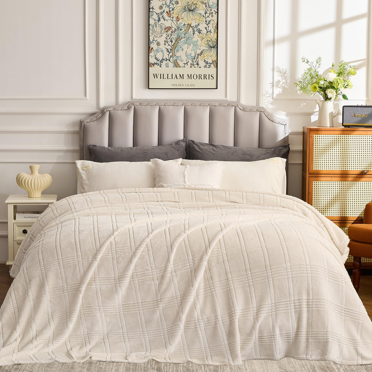 Oversized King Fleece Blanket 120x138 Inches, Seamless Soft Cozy 3D Jacquard Flannel Blanket 10'x11.5' Extra Large for Bed, Sofa, Couch, Travel & Camping, California King Throw, Beige