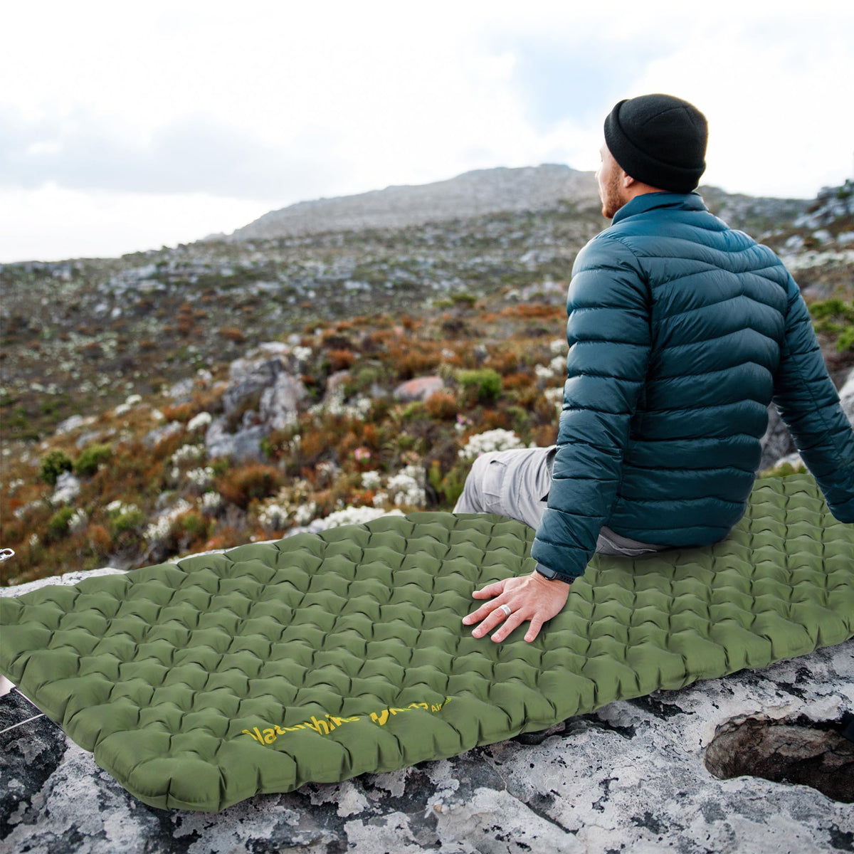 Naturehike 27oz Ultralight Sleeping Pad, Insulated Inflatable Sleeping Pad 4.6R, Lightweight Sleeping Mat for Camping, Hiking, Backpacking, with Air Pump Sack