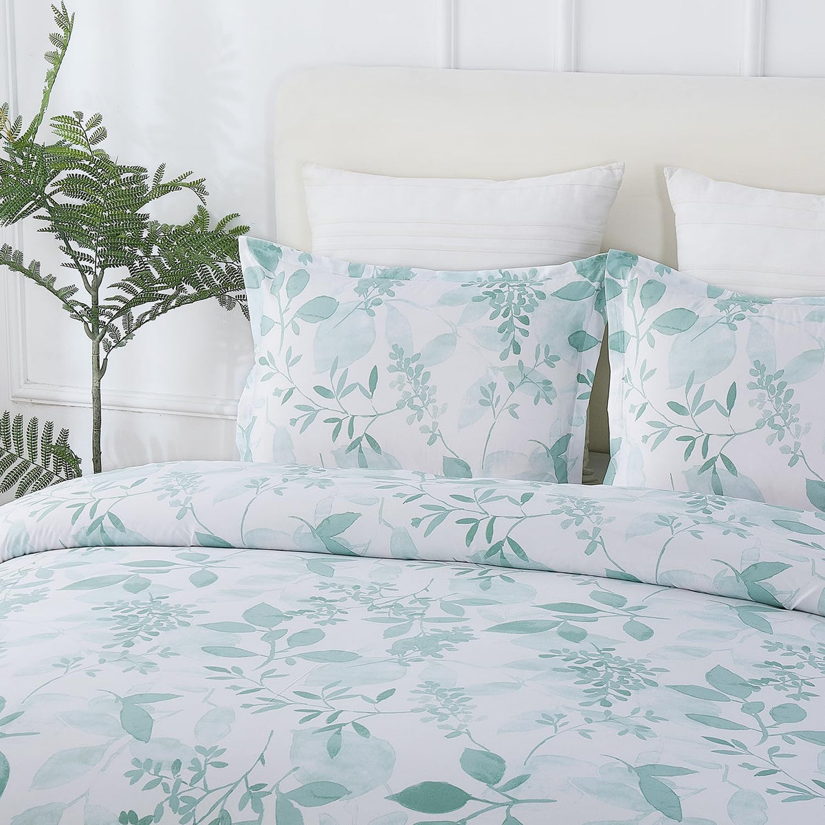 Vaulia Soft Microfiber Floral Duvet Cover King Size, Green Chic Botanical Print Pattern, Lightweight and Breathable Design, 3-Piece Set (1 Duvet Cover 2 Pillow Shams)