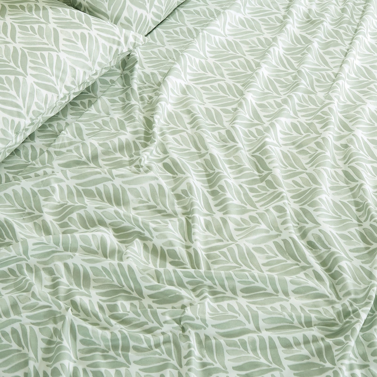 Chezmoi Collection Medina 4-Piece Tranquil Leaf Bed Sheet Set - Soft Green White Leaves Printed Microfiber 14-Inches Deep Pocket Sheets & Pillowcases Set, California King
