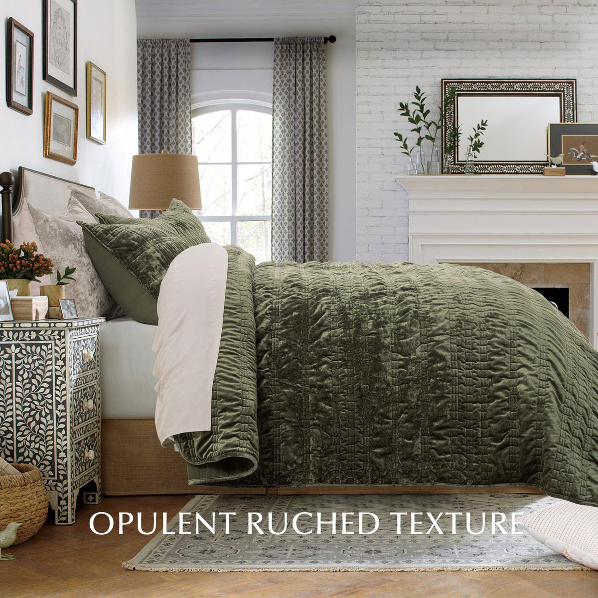 EverGrace Luxury Ruched Velvet Quilt Queen Size, Ultra Soft Bedspread Coverlet Set, Lightweight Velvet Comforter, Quilted Bedding Cover with 2 Matching Shams for All Season, Olive Green