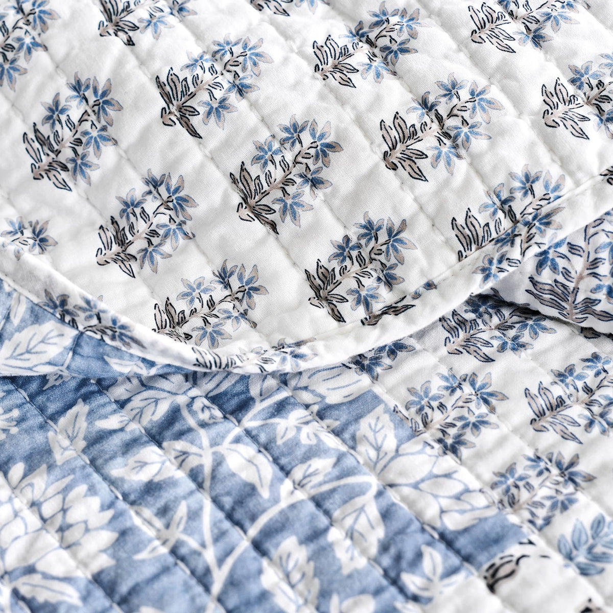EverGrace Cotton Quilt Set King Size,100% Cotton Reversible Lightweight Bedspread Coverlet, Printed Patchwork Farmhouse Bedding, Traditional Block Print Quilt with 2 Pillow Shams,Coastal Blue 110"×92"