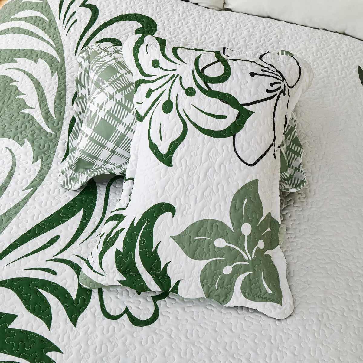 EVENHUG Quilt Queen Size Bedding Set Floral Bedspread Lightweight Reversible Bed Cover with 2 Pillow Shams for All Seasons 3 Pieces (92"X96")
