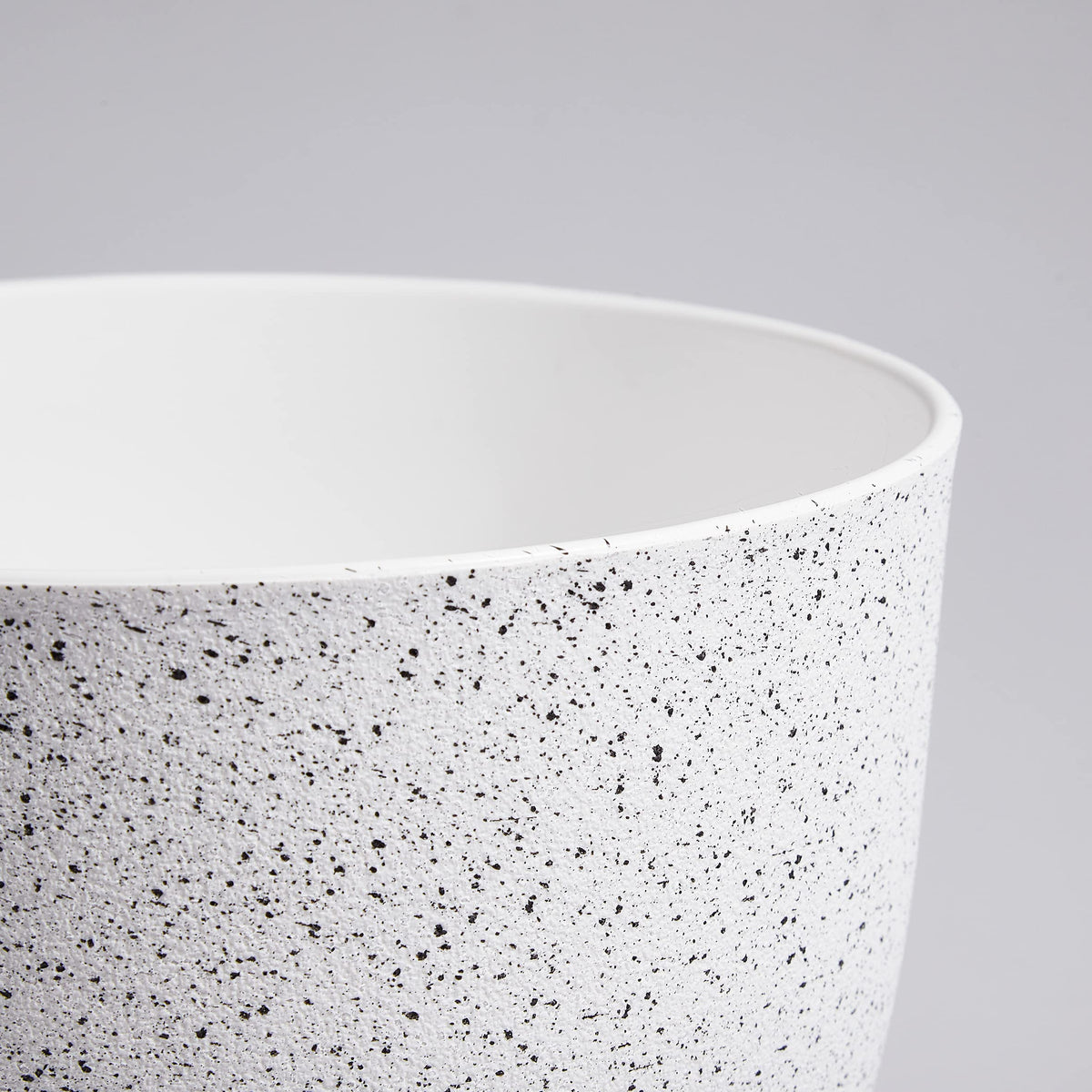 Giraffe Creation 12/10/9 Set of 3 Speckled White Plant Pots, Modern Indoor & Outdoor Planters with Drainage Holes and Saucers