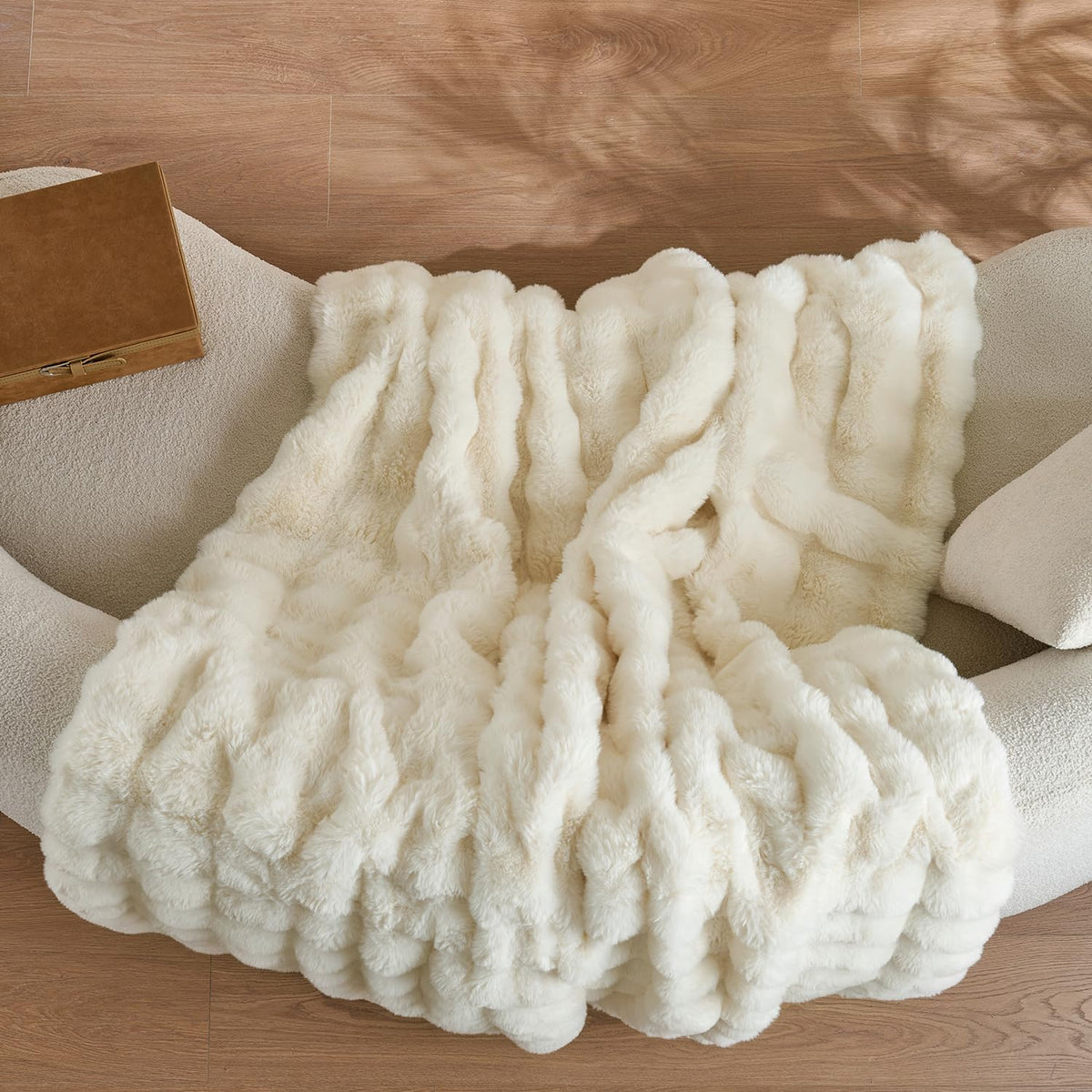 Wajade Fluffy Faux Fur Throw Blanket for Couch Bed, Luxury Soft Thick Fuzzy Plush Bubble Blanket, Warm Cozy Blanket for Sofa Chair, Ivory White 50x60