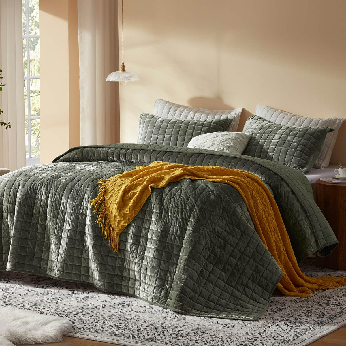 LEAONME Velvet Quilt King Size-98''x106'', Lightweight Olive Green Velvet Comforter Set with 2 Pillow Shams, Soft Bedspread Coverlet Quilted Bedding Set for All Season