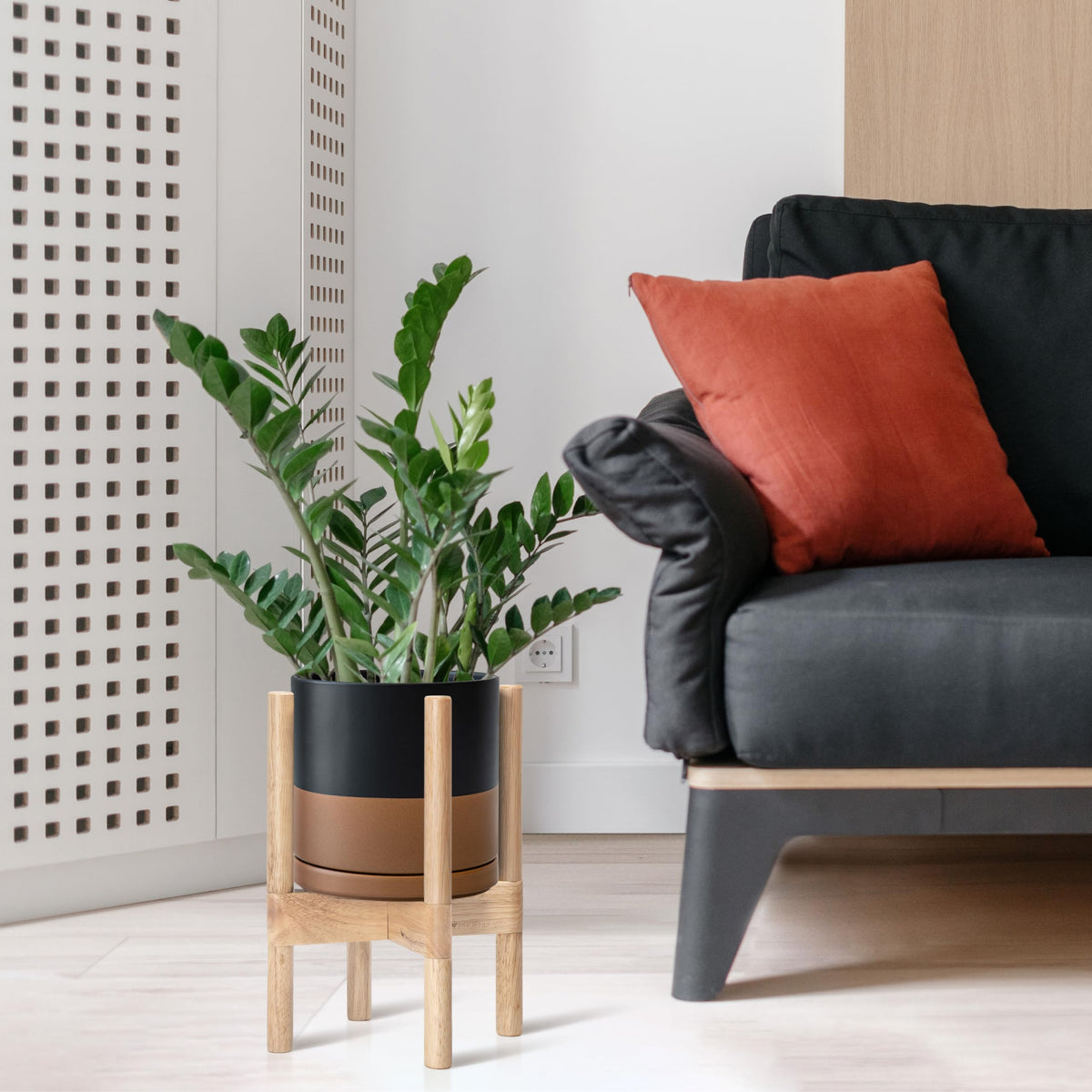 D'vine Dev Ceramic Planter with Natural Stand - 8 Inch Modern Round Flower Pot with Wood Planter Holder, Black/Speckled Tan, 55-B-N-7
