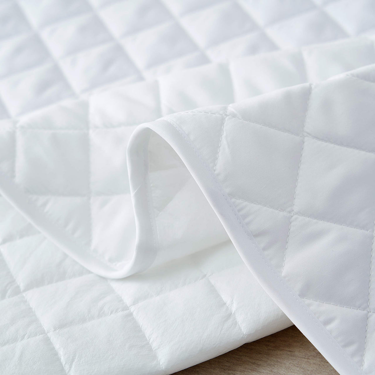 Elif California (Cali) Mattress Protector, Waterproof, Quilted Cover Pad with Elastic Band Straps for Kids, Soft&Comfortable, Breathable, Vinyl Free (California King)