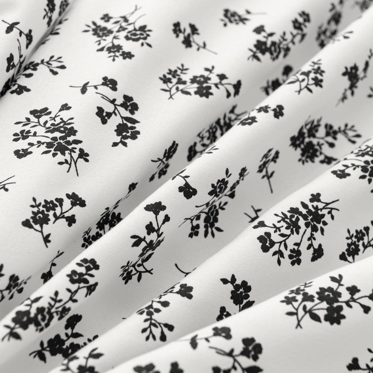 Spirit Linen home 6-Piece King Size Bed Sheet Set - Deep Pocket, Floral Pattern, Soft and Breathable Bed Sheets, Microfiber Material, Includes 1 Fitted, 1 Flat, 4 Pillowcases - Black Ditsy Floral