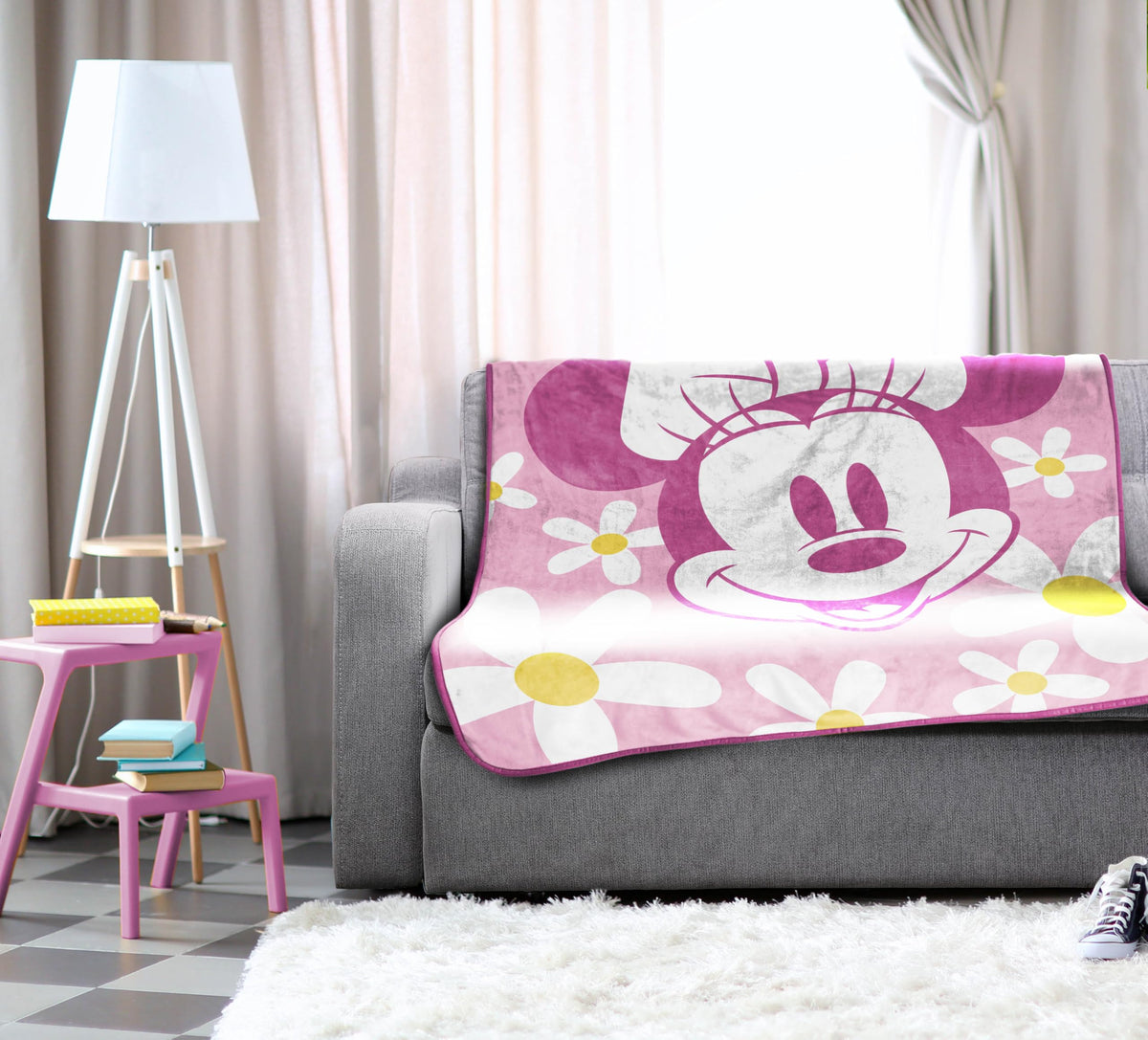 Jay Franco Kids Plush Throw Blanket – Soft & Cozy Fleece Throw for Bedroom & Couch Décor, Official Licensed Product, Pink - Minnie Mouse, 46x60 - Throw Blanket