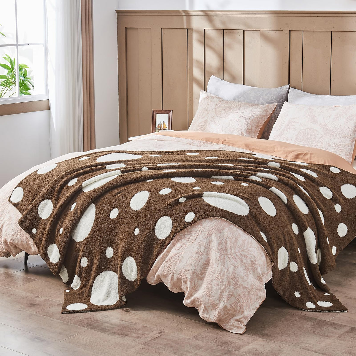 Douceur Polka Dot Throw Blanket for Couch Sofa Bed, Reversible Cozy Fluffy Super Soft Bedroom Blanket, Plush Brown Throw Blanket, 60×80 inches