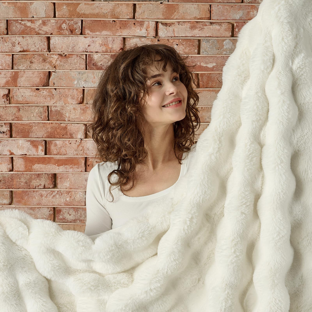 Lotus Karen Faux Fur Throw Blanket Cream White - Big Bubble Rabbit Fluff Blanket for Couch, Small Fluffy Fuzzy Cozy Blanket, Thick Furry Plush Shaggy Blankets, 50x60 Inches