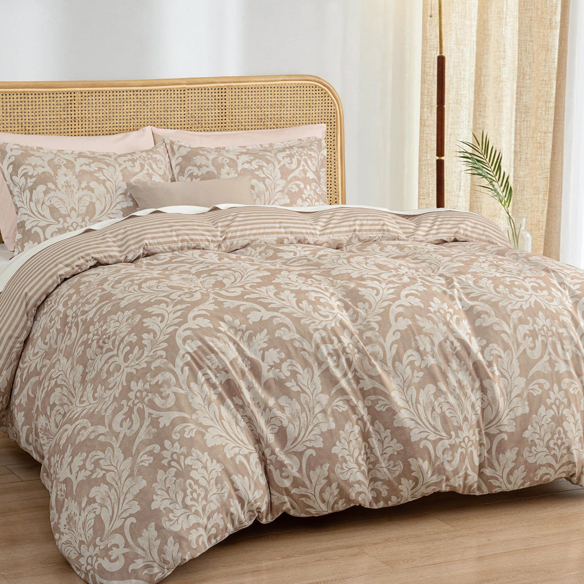 PHF Ultra Soft Floral Duvet Cover Queen Size, Printed Bedding Set 3 Pieces, Comfy Farmhouse Pattern Duvet Cover Set with 2 Pillow Shams, Zipper Closure and 8 Ties, 90"x90", Paisley-red