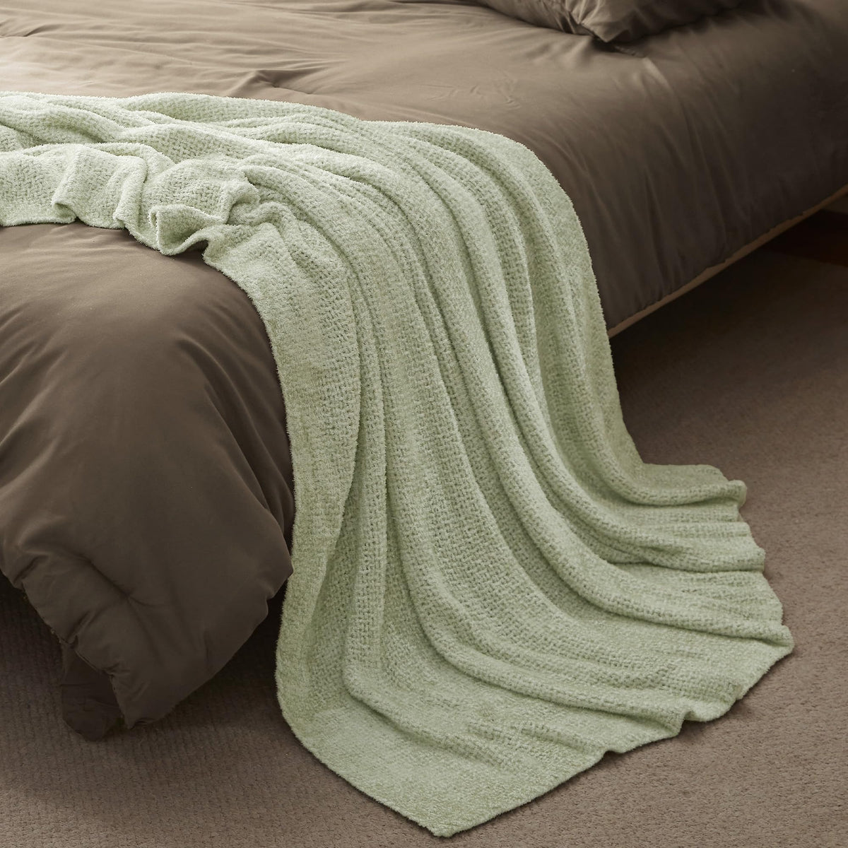 SLEEP ZONE Decoration Throw Blanket for Couch, Jersey Knit Luxury Blankets for Bed Living Room Sofa Chair 90"x90", Light Green