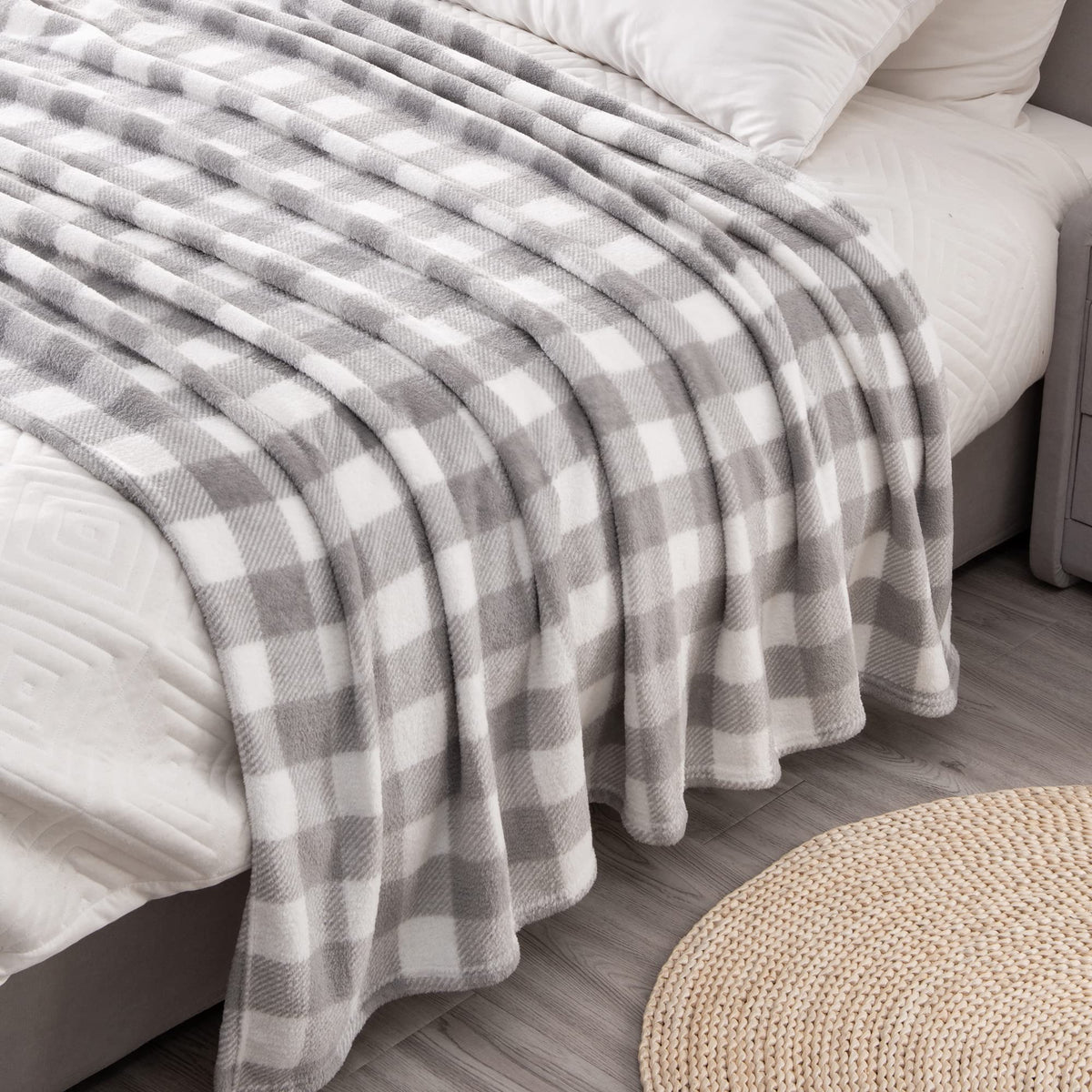 BEDELITE Fleece Throw Blanket for Couch Sofa Bed, Buffalo Plaid Decor Grey and White Checkered Blanket, Cozy Fuzzy Soft Lightweight Warm Blankets for All Seasons