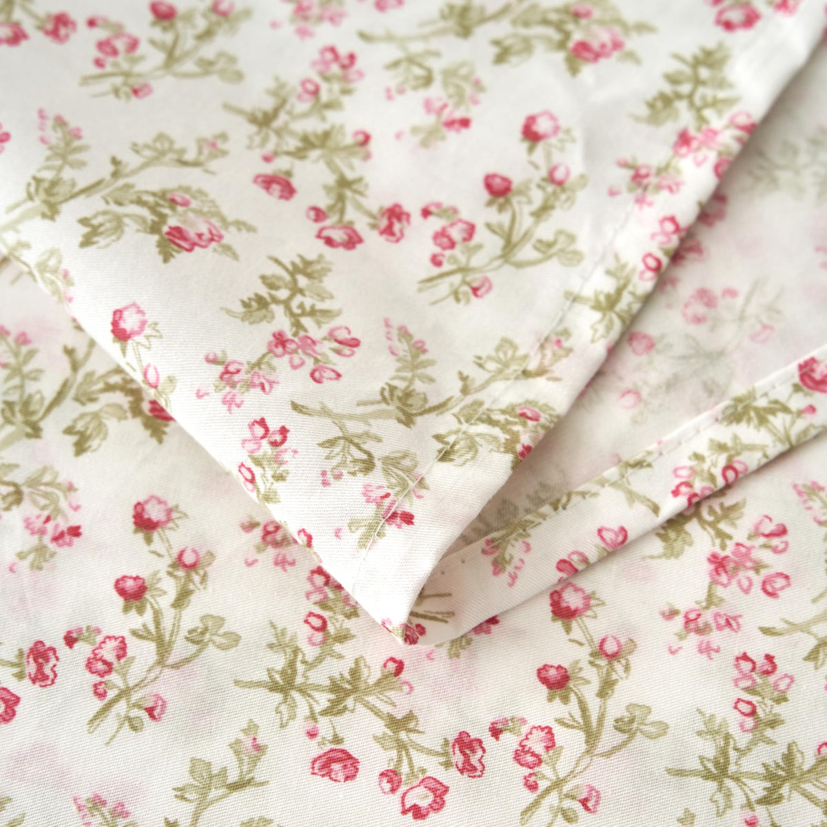 DaDa Bedding Romantic Coquette Sheet Set - 100% Cotton Floral Fitted & Flat Sheets with Pillowcases - Deep Pocket Design - Soft, Breathable, Wrinkle-Resistant (Queen (U.S. Standard))