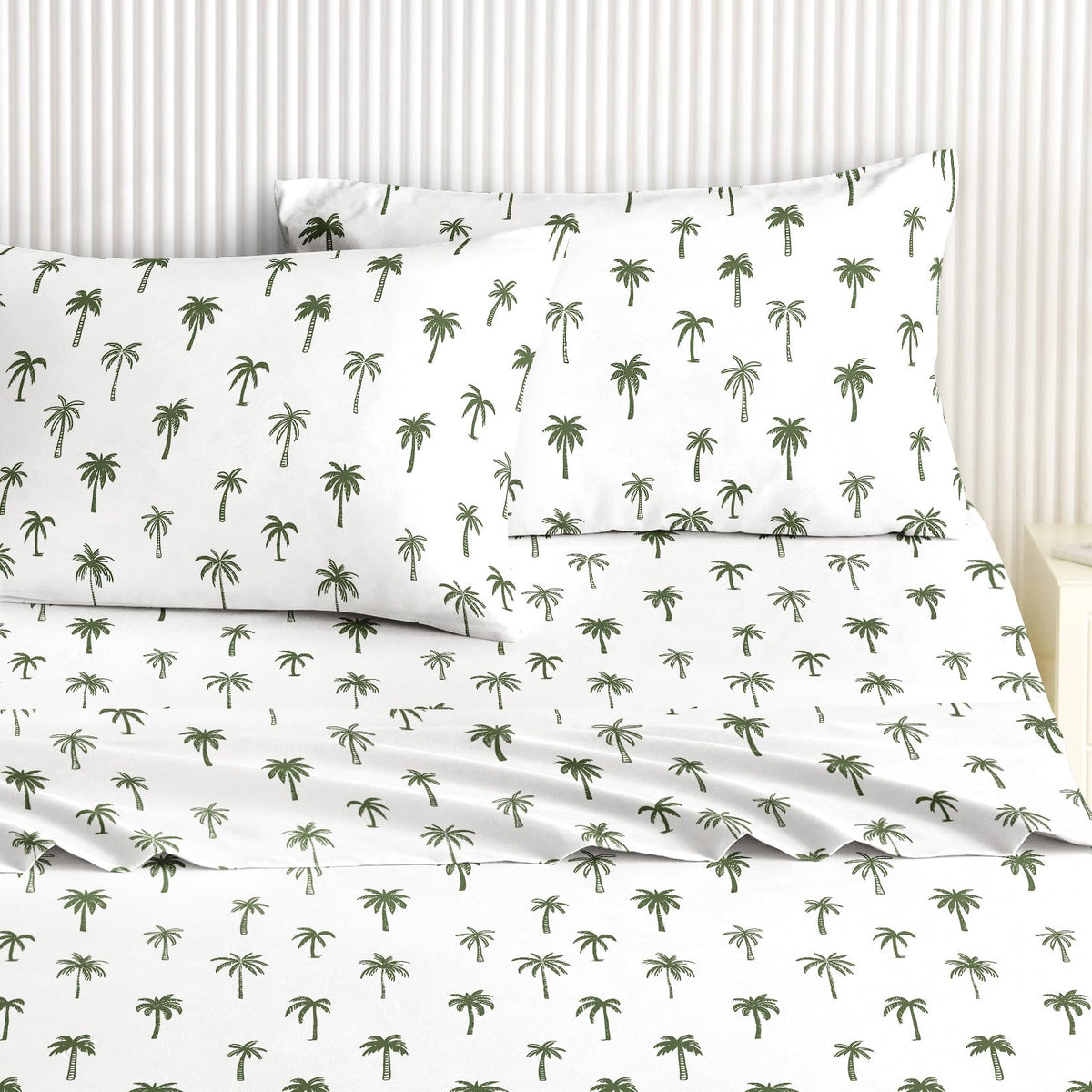 Wake In Cloud - Coastal Bed Sheets, 4-Piece Sheet Set, Boho Summer Beach Tropical Plants Palm Coconut Trees Pattern Printed Bedding, Deep Pocket, Green White, Queen Size